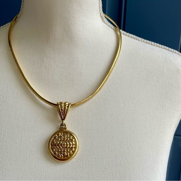 π2x Host Pickπ Vtg GIVENCHY Pendant Thick Rope Gold-Plate Enhancer Omega Chain - Picture 13 of 15